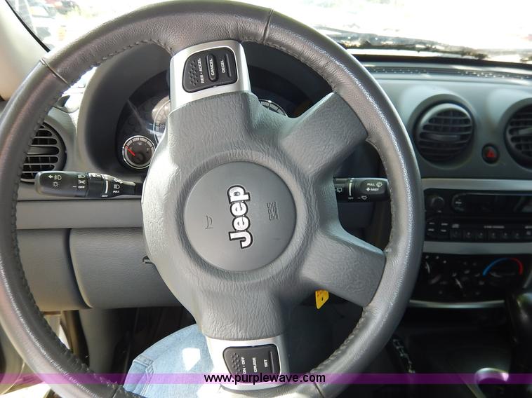 image for item K1562 2006 Jeep Liberty Limited SUV