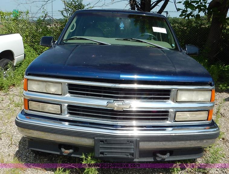 image for item K1563 1998 Chevrolet Tahoe LT SUV