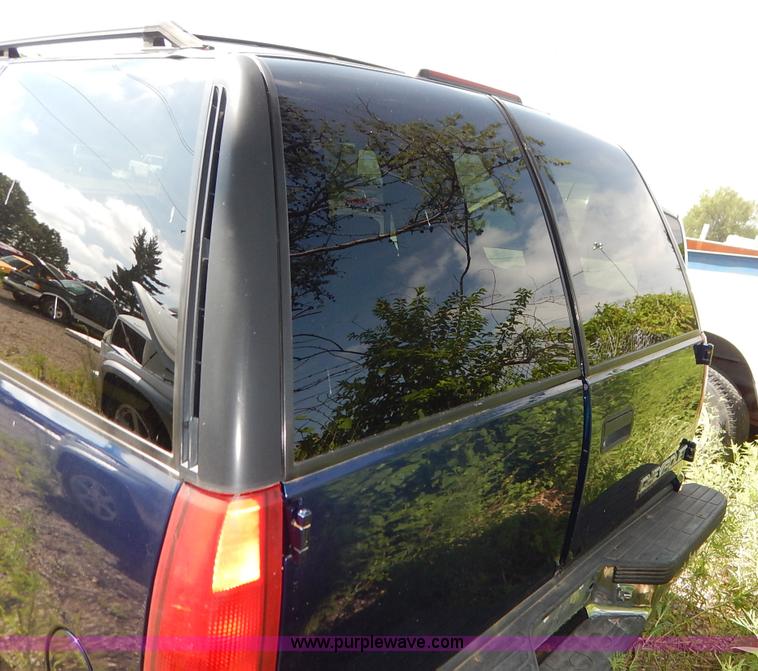 image for item K1563 1998 Chevrolet Tahoe LT SUV