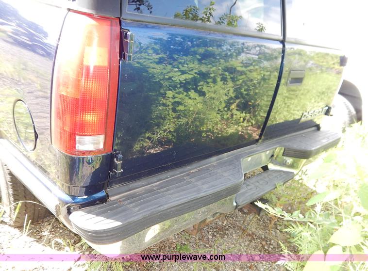 image for item K1563 1998 Chevrolet Tahoe LT SUV