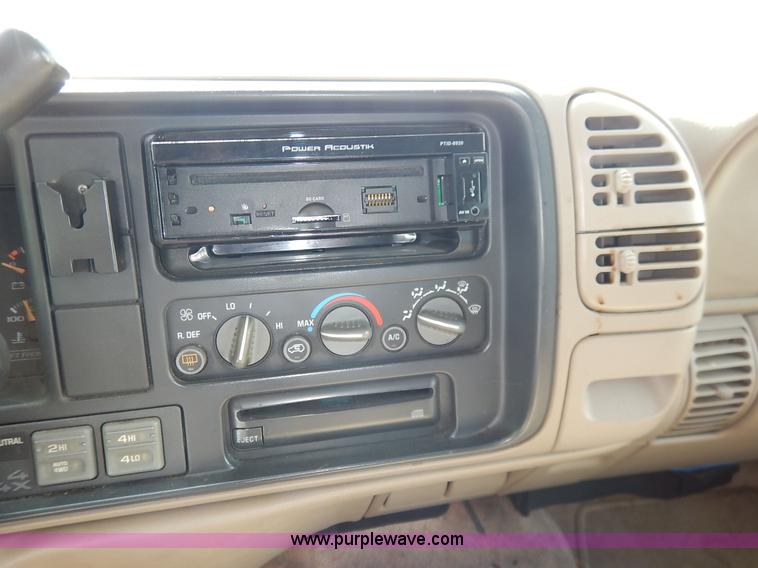 image for item K1563 1998 Chevrolet Tahoe LT SUV