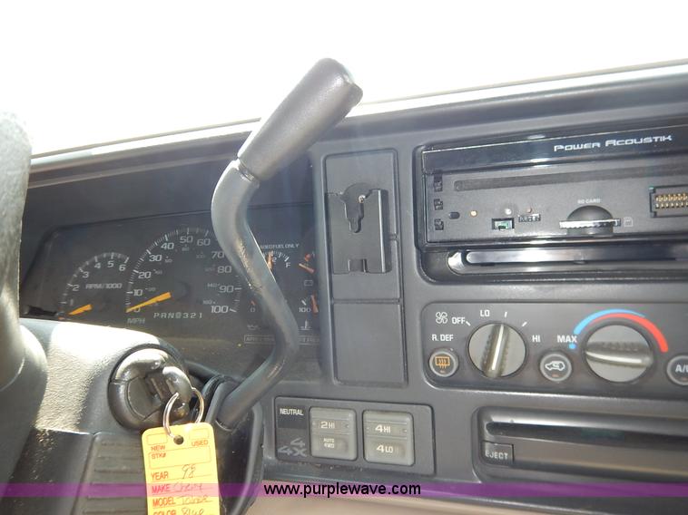 image for item K1563 1998 Chevrolet Tahoe LT SUV