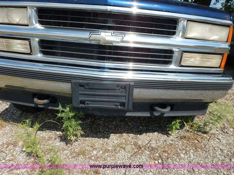 image for item K1563 1998 Chevrolet Tahoe LT SUV