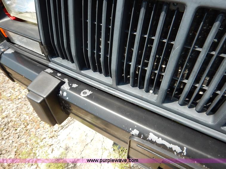 image for item K1564 1994 Jeep Cherokee Sport SUV