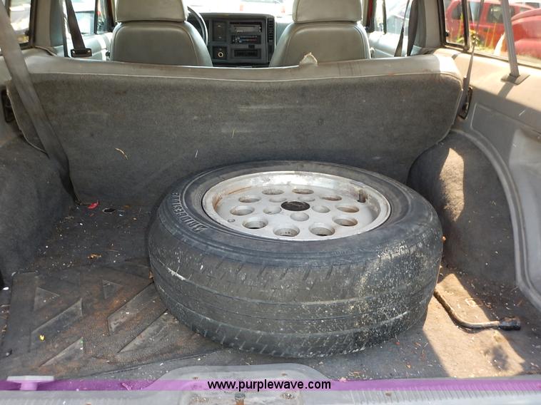 image for item K1564 1994 Jeep Cherokee Sport SUV