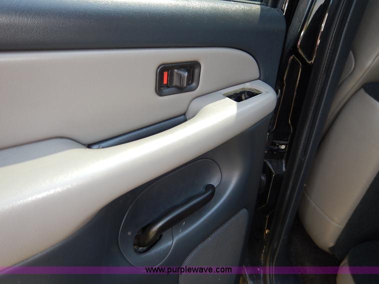 image for item K1566 2001 Chevrolet Tahoe LT SUV