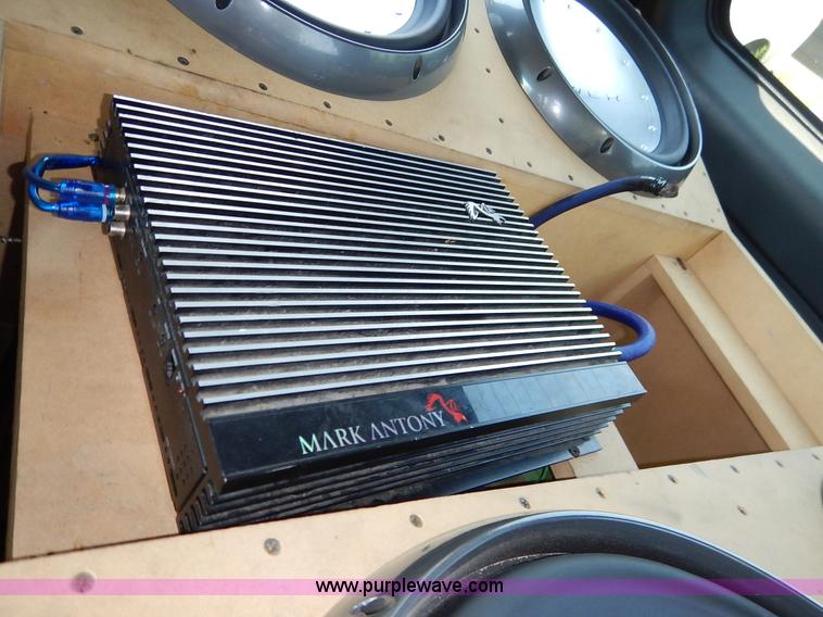 image for item K1566 2001 Chevrolet Tahoe LT SUV