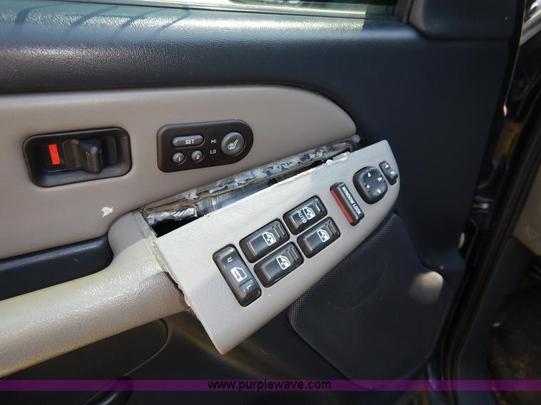 image for item K1566 2001 Chevrolet Tahoe LT SUV