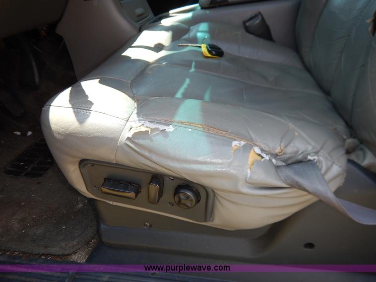 image for item K1566 2001 Chevrolet Tahoe LT SUV