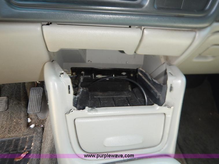 image for item K1566 2001 Chevrolet Tahoe LT SUV