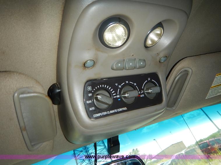 image for item K1566 2001 Chevrolet Tahoe LT SUV