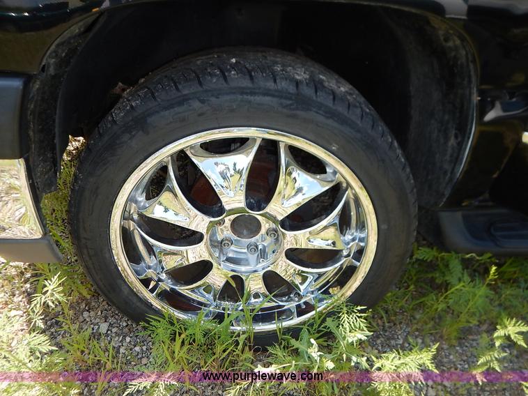 image for item K1566 2001 Chevrolet Tahoe LT SUV