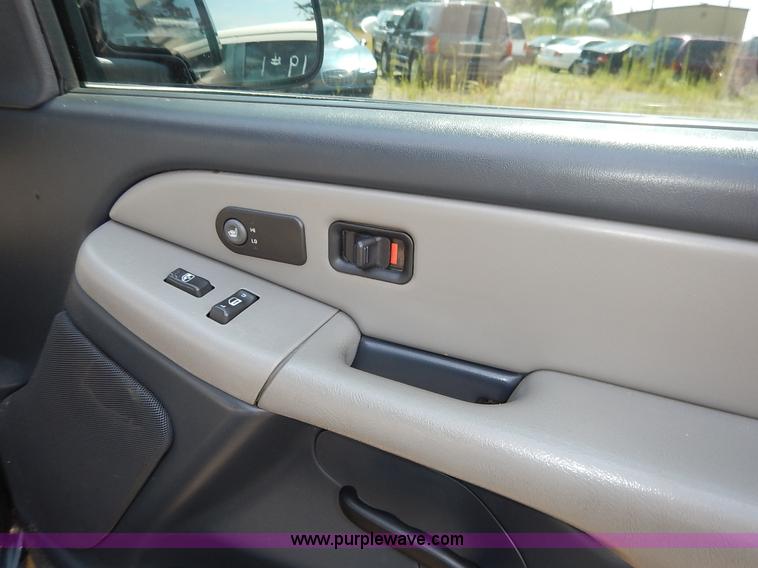 image for item K1566 2001 Chevrolet Tahoe LT SUV