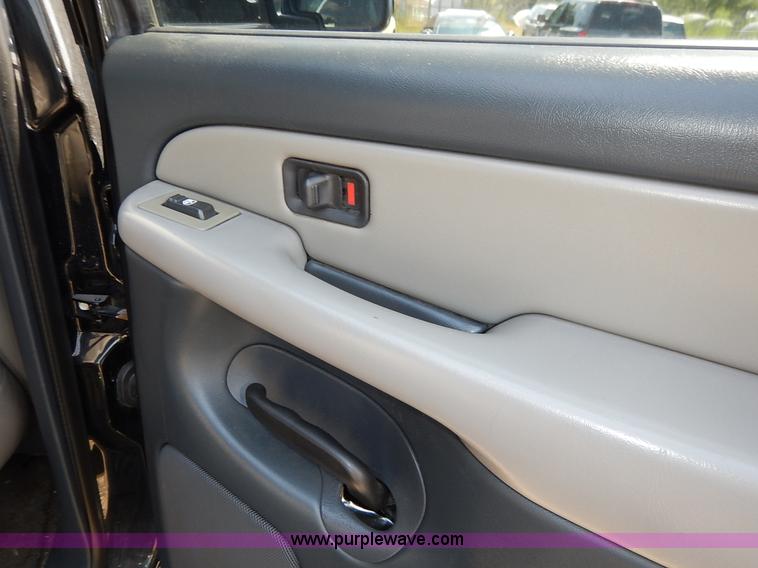 image for item K1566 2001 Chevrolet Tahoe LT SUV