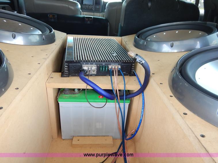 image for item K1566 2001 Chevrolet Tahoe LT SUV