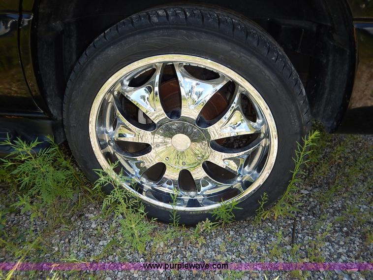 image for item K1566 2001 Chevrolet Tahoe LT SUV