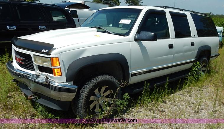 image for item K1567 1998 GMC Suburban 1500 SUV