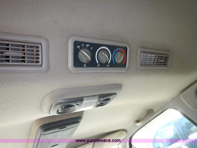 image for item K1567 1998 GMC Suburban 1500 SUV