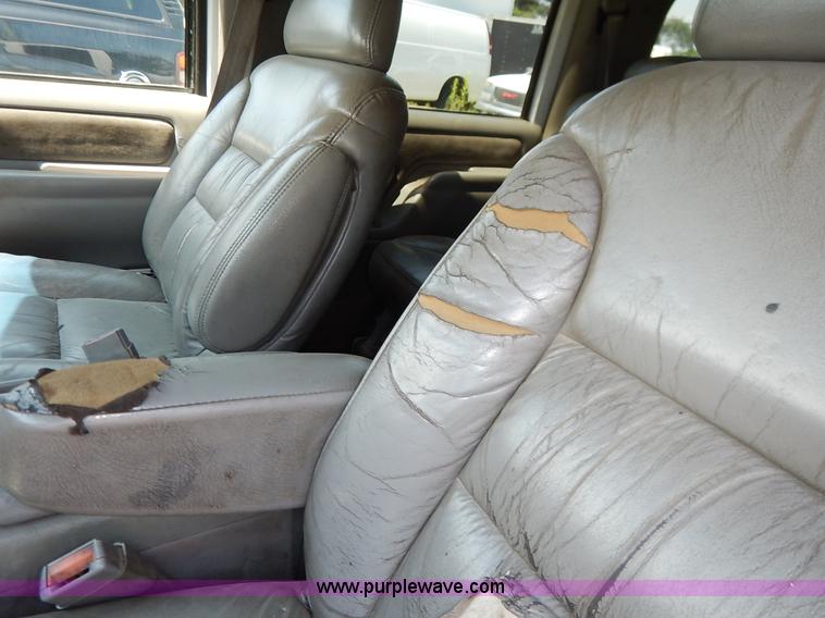 image for item K1567 1998 GMC Suburban 1500 SUV