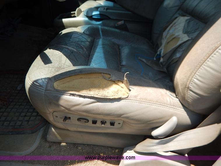 image for item K1567 1998 GMC Suburban 1500 SUV