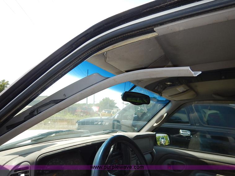 image for item K1567 1998 GMC Suburban 1500 SUV