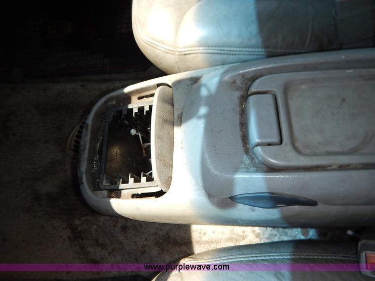 image for item K1567 1998 GMC Suburban 1500 SUV