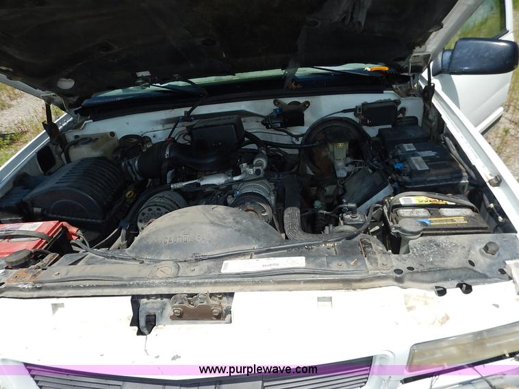 image for item K1567 1998 GMC Suburban 1500 SUV