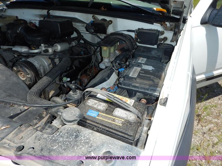 image for item K1567 1998 GMC Suburban 1500 SUV