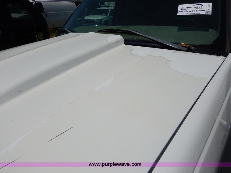 image for item K1567 1998 GMC Suburban 1500 SUV