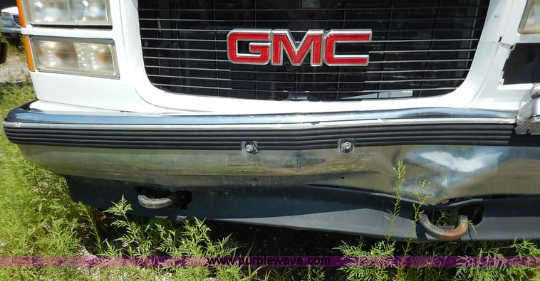 image for item K1567 1998 GMC Suburban 1500 SUV