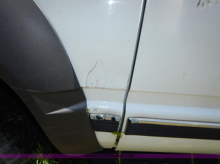 image for item K1567 1998 GMC Suburban 1500 SUV