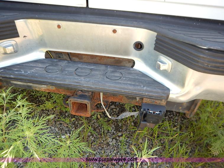 image for item K1567 1998 GMC Suburban 1500 SUV