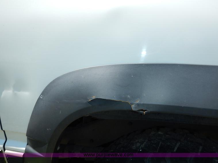 image for item K1567 1998 GMC Suburban 1500 SUV