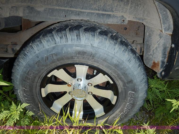 image for item K1567 1998 GMC Suburban 1500 SUV