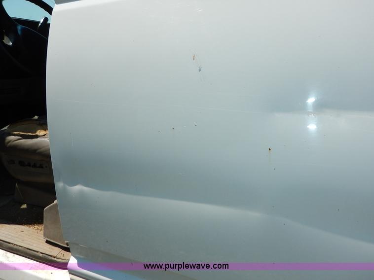 image for item K1567 1998 GMC Suburban 1500 SUV