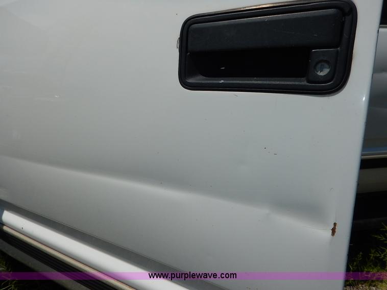 image for item K1567 1998 GMC Suburban 1500 SUV