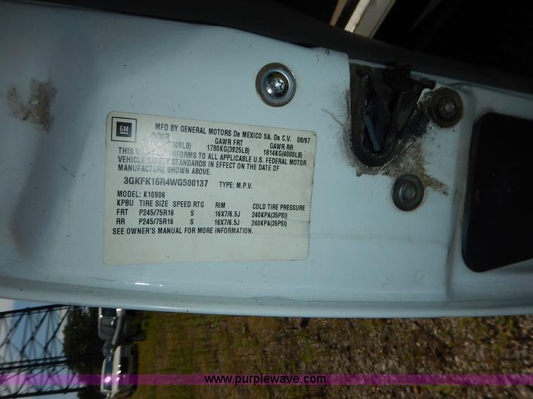 image for item K1567 1998 GMC Suburban 1500 SUV