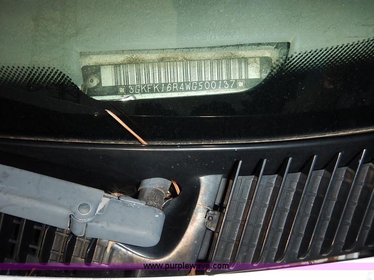 image for item K1567 1998 GMC Suburban 1500 SUV