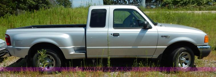 image for item K1568 2002 Ford Ranger XLT SuperCab pickup truck