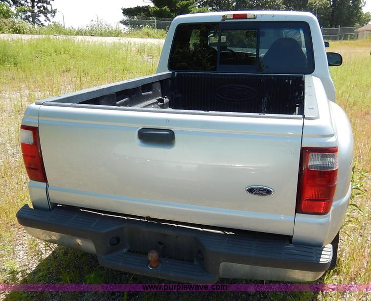 image for item K1568 2002 Ford Ranger XLT SuperCab pickup truck