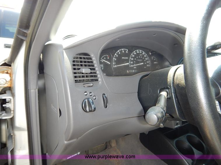 image for item K1568 2002 Ford Ranger XLT SuperCab pickup truck