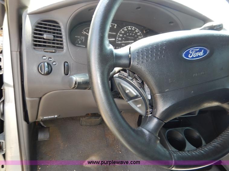 image for item K1568 2002 Ford Ranger XLT SuperCab pickup truck