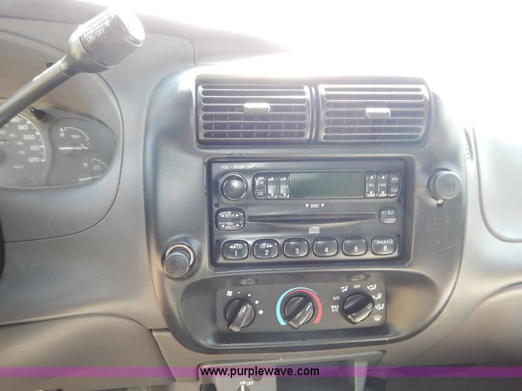 image for item K1568 2002 Ford Ranger XLT SuperCab pickup truck