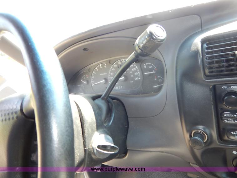 image for item K1568 2002 Ford Ranger XLT SuperCab pickup truck