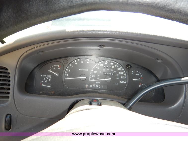 image for item K1568 2002 Ford Ranger XLT SuperCab pickup truck