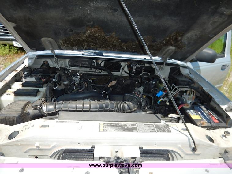 image for item K1568 2002 Ford Ranger XLT SuperCab pickup truck