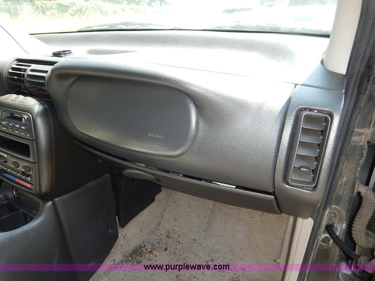image for item K1569 1996 Saturn SL SL1