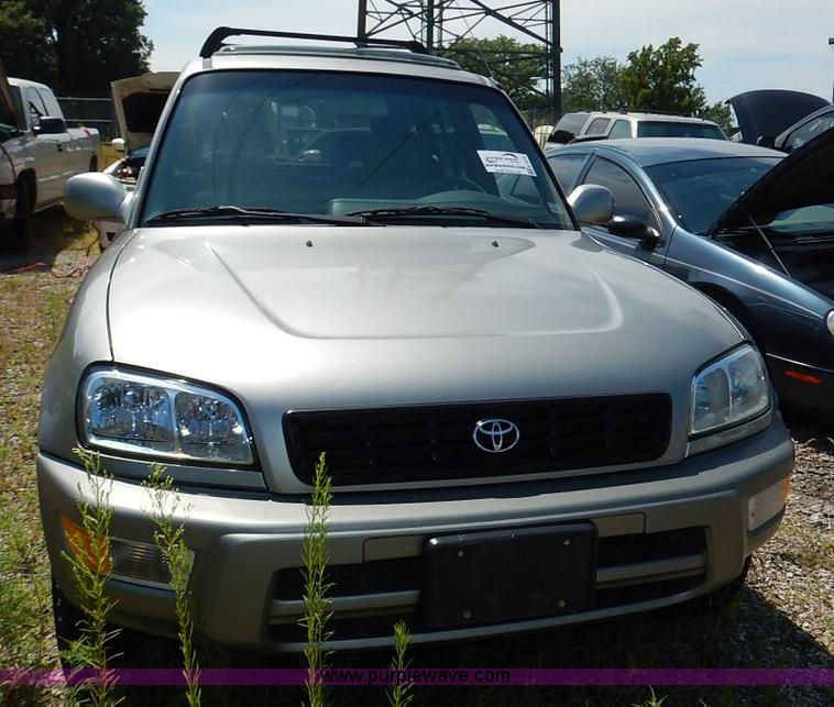 image for item K1572 1999 Toyota RAV4 SUV