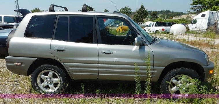 image for item K1572 1999 Toyota RAV4 SUV