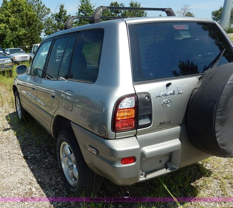 image for item K1572 1999 Toyota RAV4 SUV